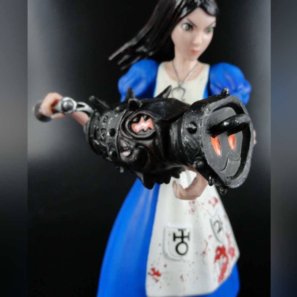 Diamond Select: Alice Madness Returns Action Figure (opened)